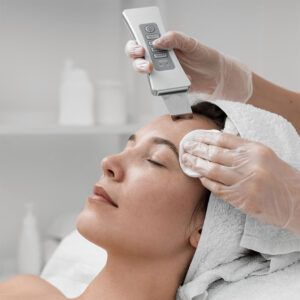 Limpieza facial con dermatólogo para el cuidado de la piel