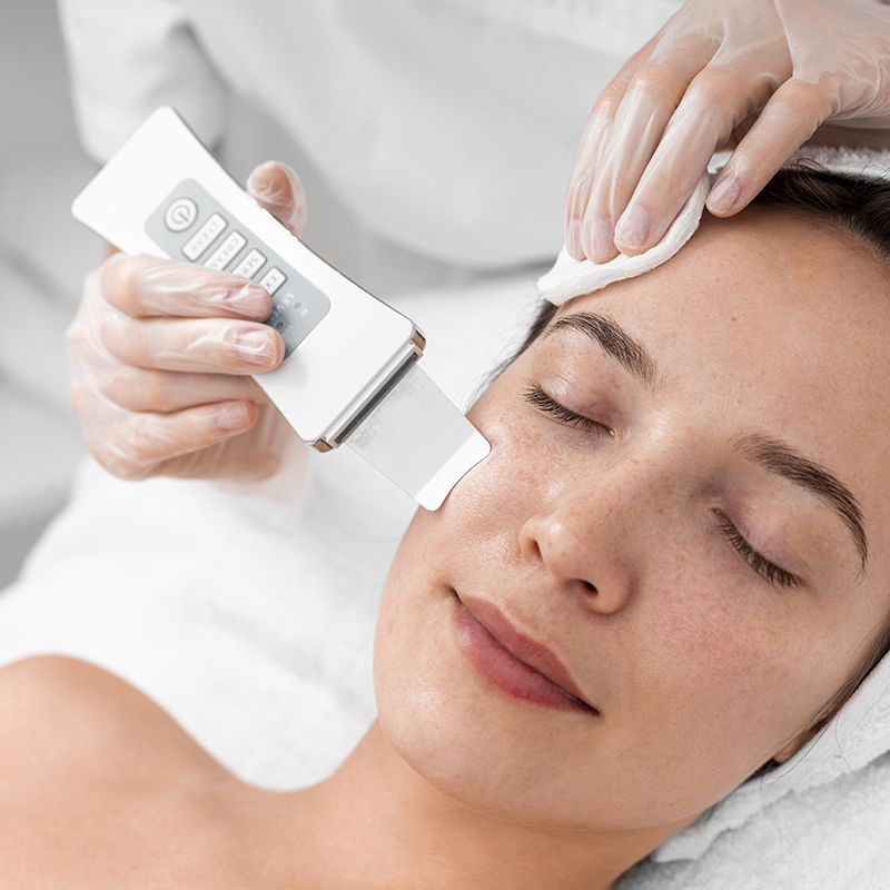 Limpieza facial con dermatólogo para el cuidado de la piel